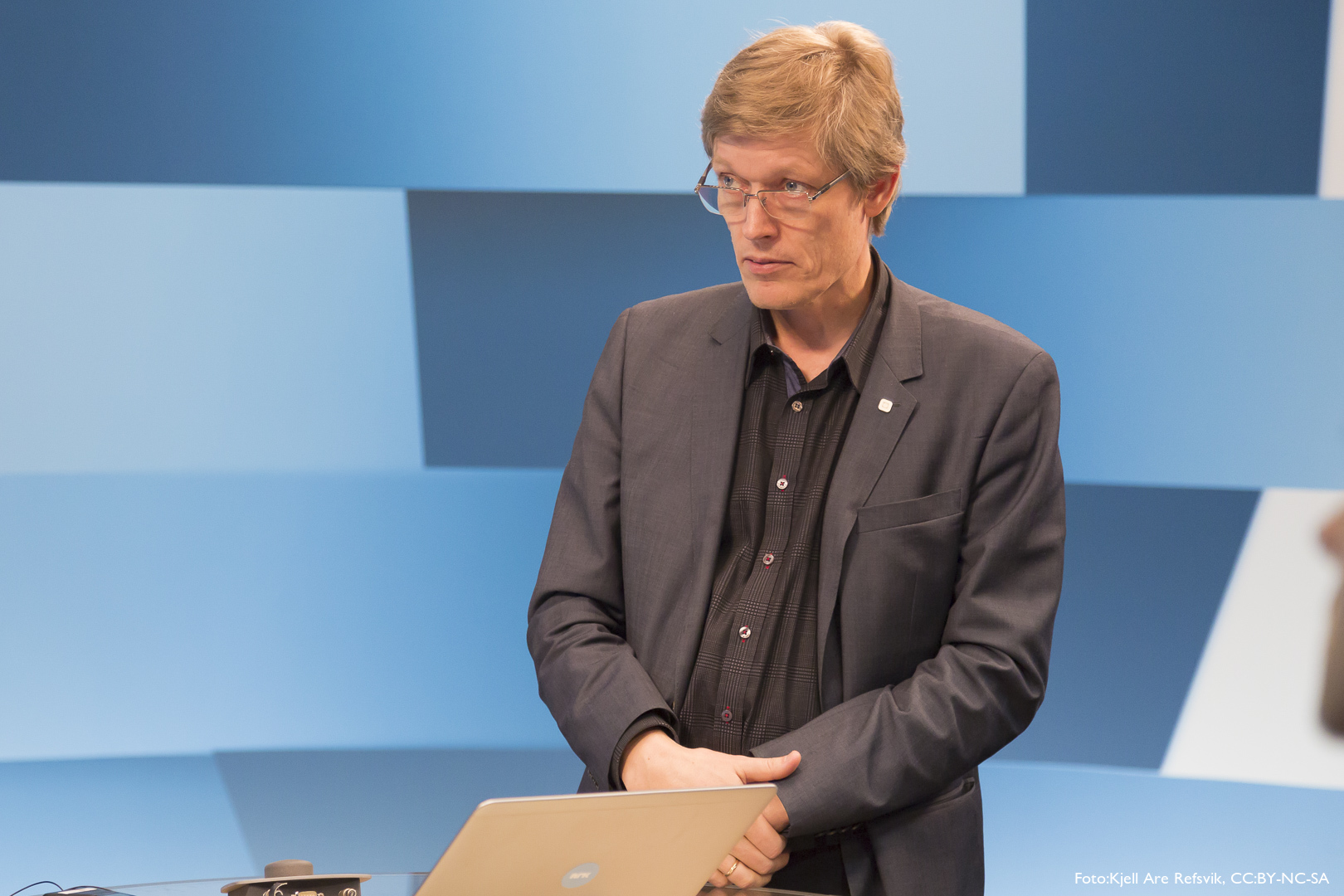 Dr. Jens Barland glir lett inn i programledermodus.