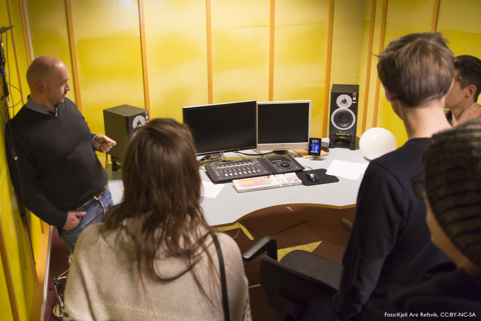 Eirik Kaasa Eliassen forteller om lydetterarbeid og den tidvise mangelen på studenter som kan jobbe med lyd og filmmusikk i studentproduksjonene.