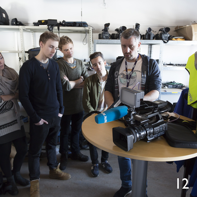 NRK bruker kamera i flere størrelseskategorier og her det mellomste kameraet fra Sony.