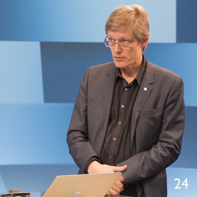 Dr. Jens Barland glir lett inn i programledermodus.
